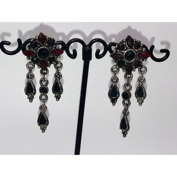 Red & Black Medallian with 3 Tier Drops 1 .75 Inch Earrings Vintage! - Picture 3 of 6